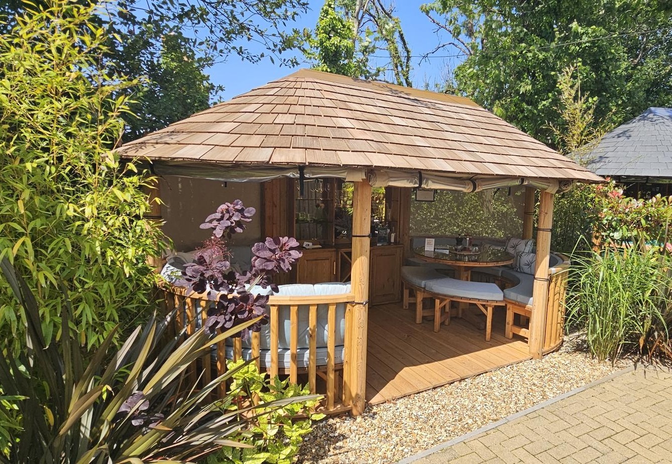Oval Savannah Ex-Display available at Plymouth (Devon)