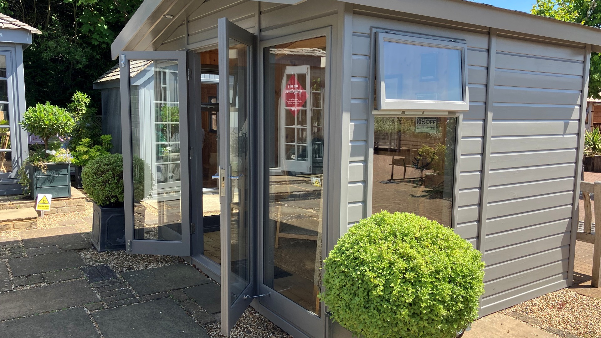 Studio Apex Ex-Display available at Shepperton (Greater London)