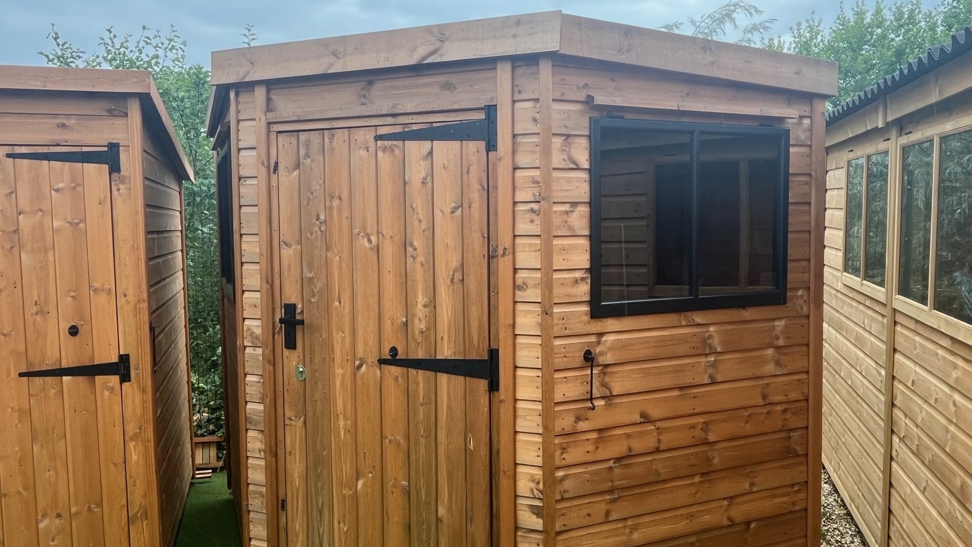 Malvern Heavy Duty Corner Ex-Display available at Buckingham (Buckinghamshire)
