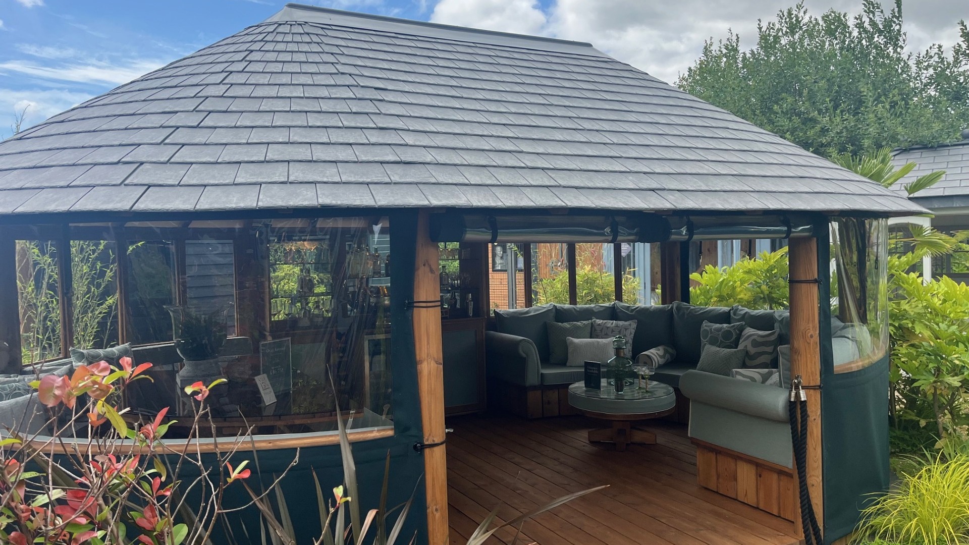 Oval Amanzi Ex-Display available at Buckingham (Buckinghamshire)