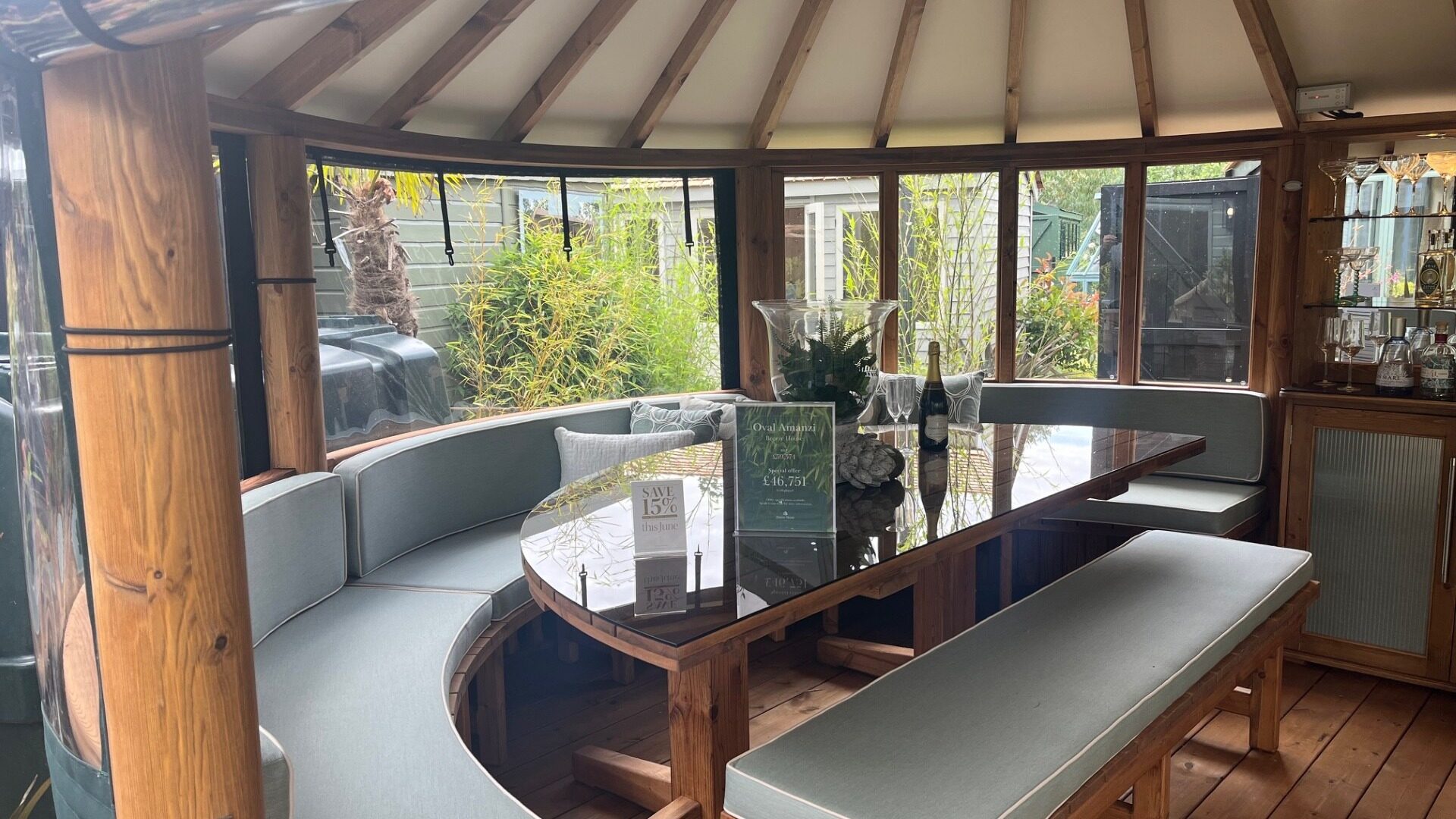 Oval Amanzi Ex-Display available at Buckingham (Buckinghamshire)