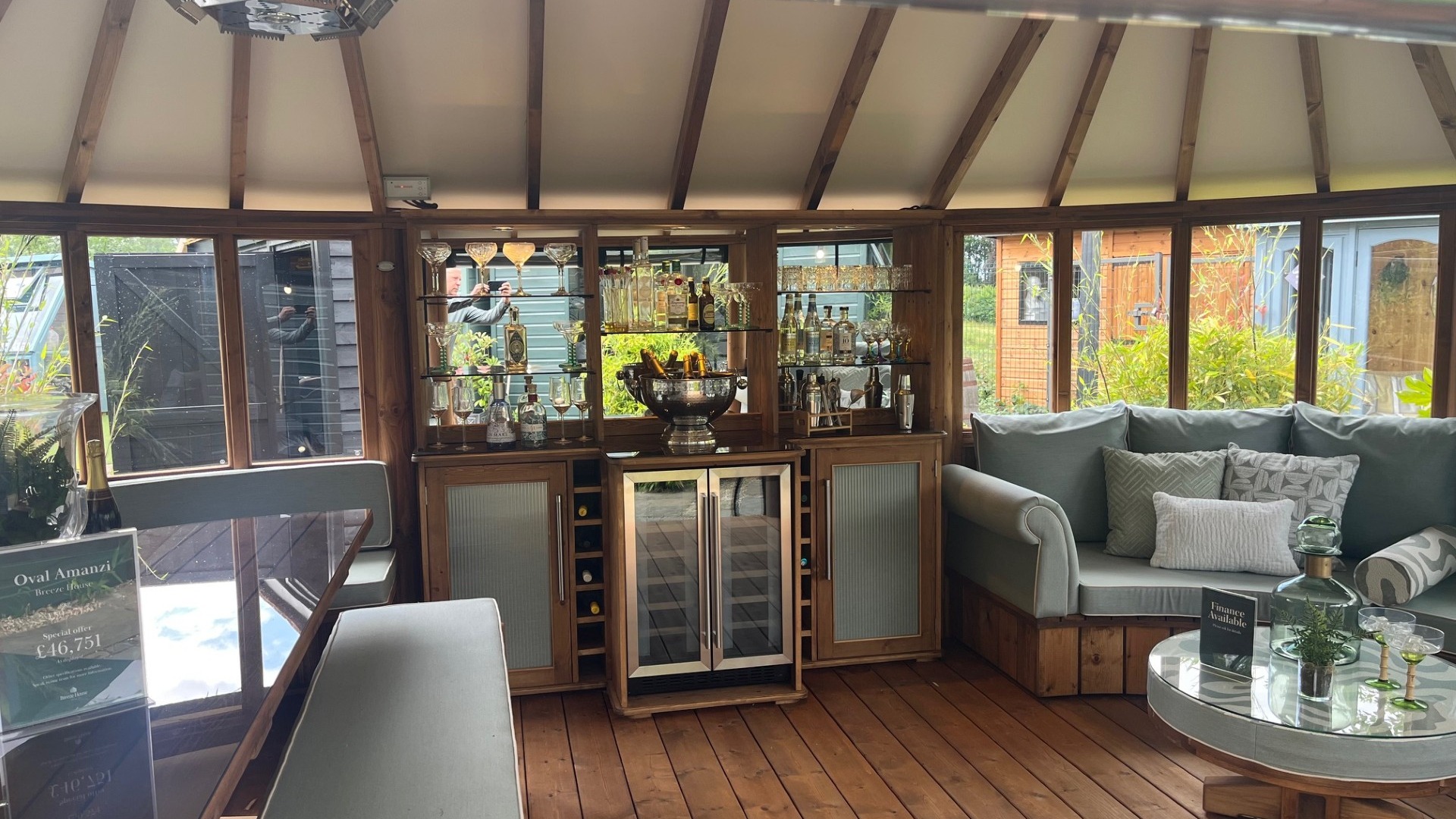 Oval Amanzi Ex-Display available at Buckingham (Buckinghamshire)