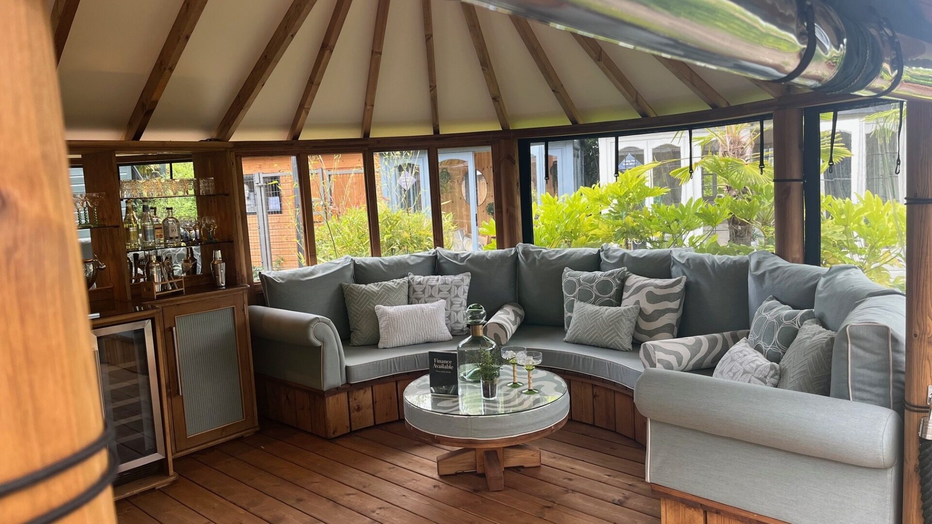 Oval Amanzi Ex-Display available at Buckingham (Buckinghamshire)