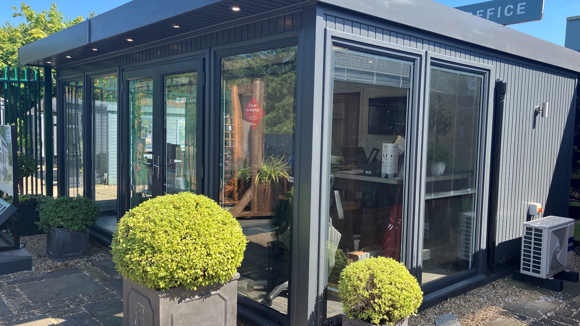 Hanley Flat  Ex-Display available at Shepperton (Greater London)