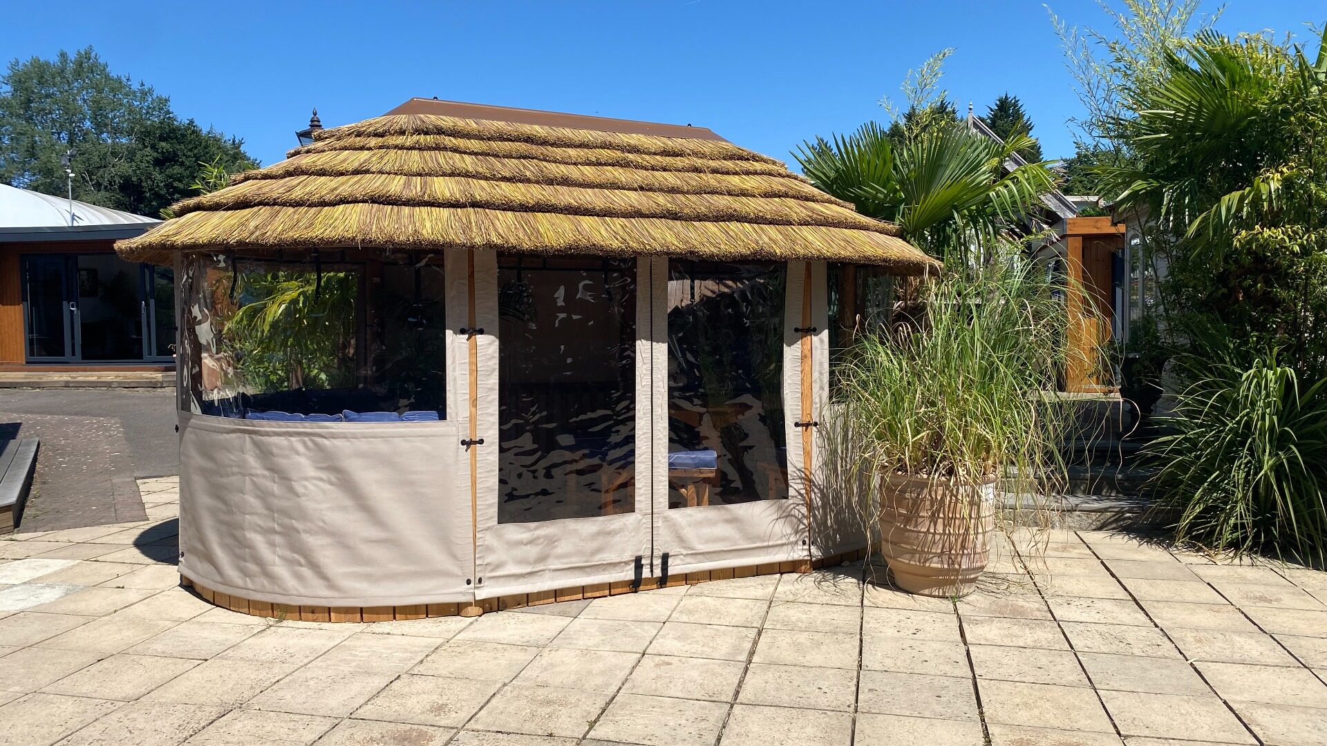Oval Savannah Ex-Display available at Chippenham (Wiltshire)