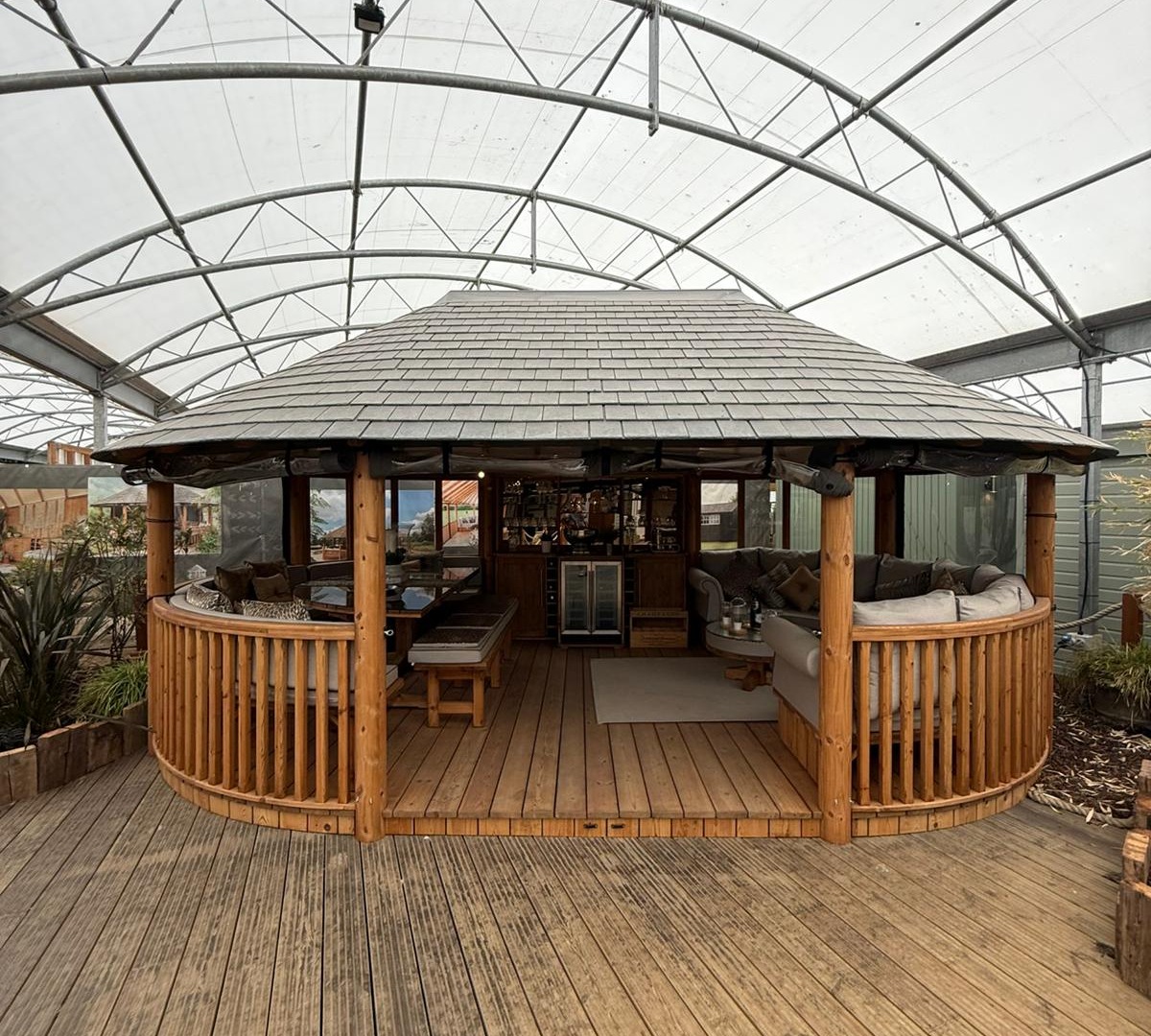 Oval Amanzi Ex-Display available at Newhaven (Sussex)