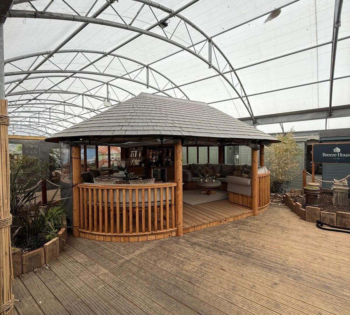 Oval Amanzi Ex-Display available at Newhaven (Sussex)