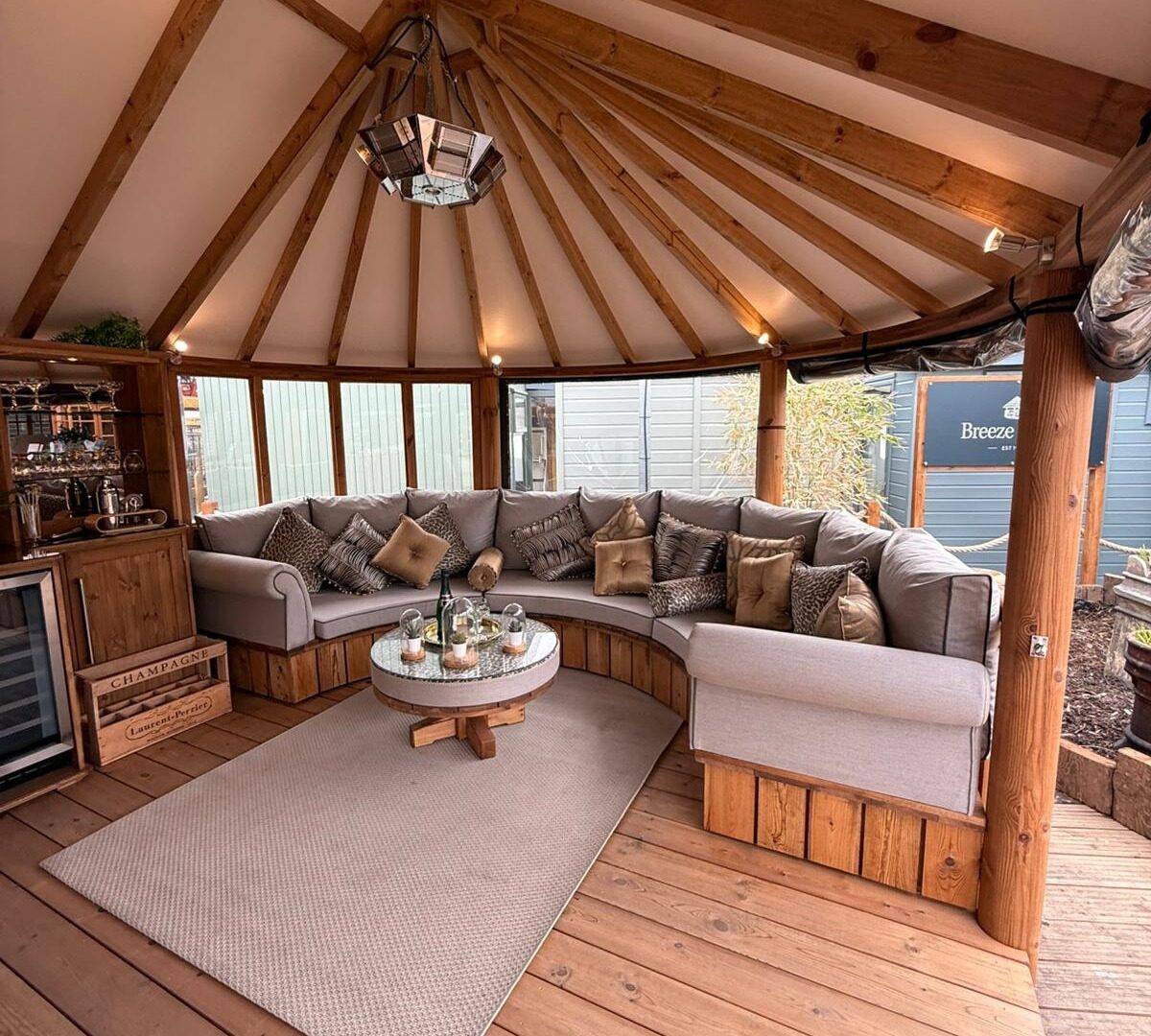 Oval Amanzi Ex-Display available at Newhaven (Sussex)