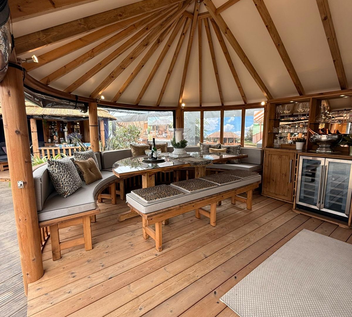 Oval Amanzi Ex-Display available at Newhaven (Sussex)
