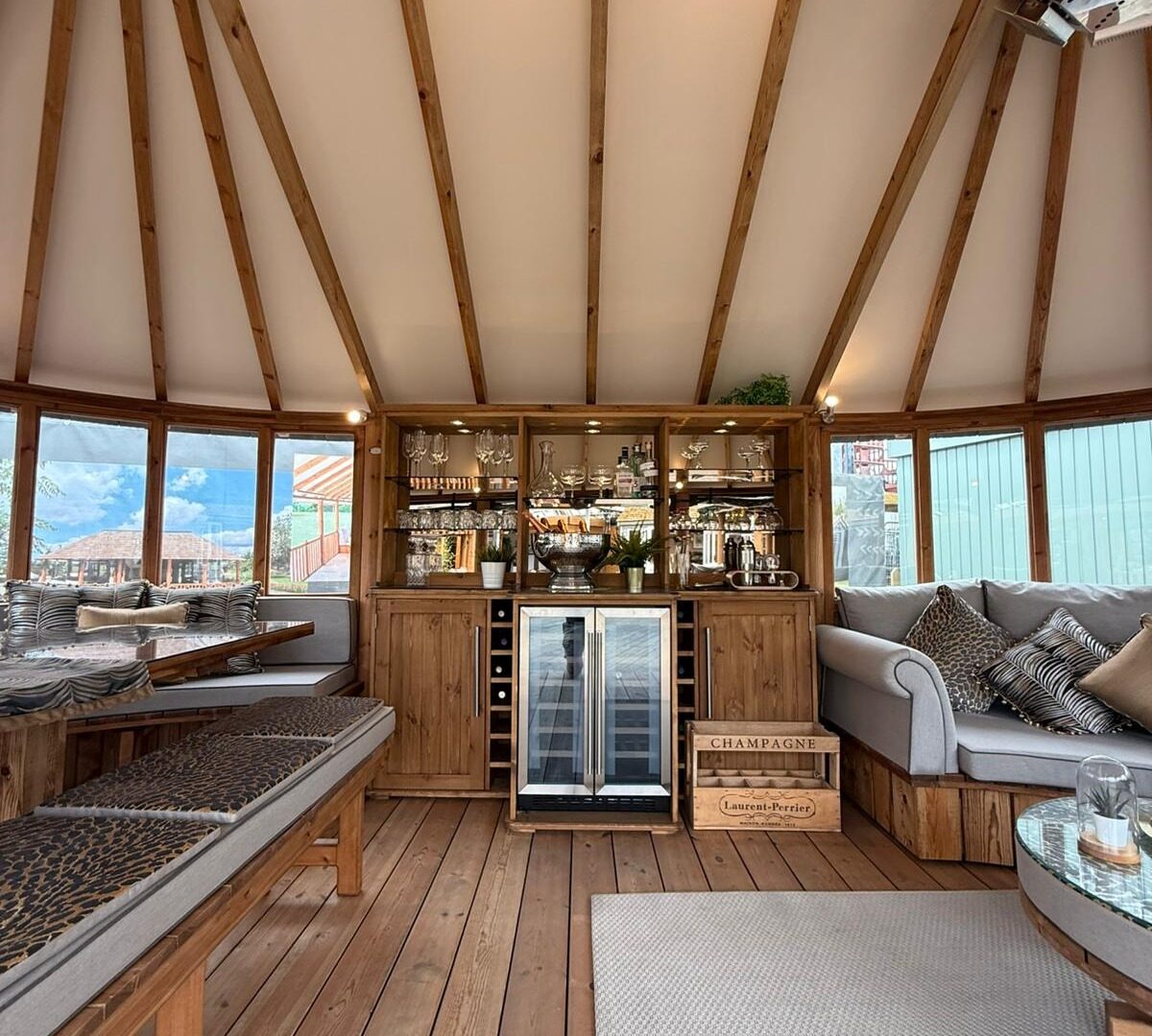 Oval Amanzi Ex-Display available at Newhaven (Sussex)