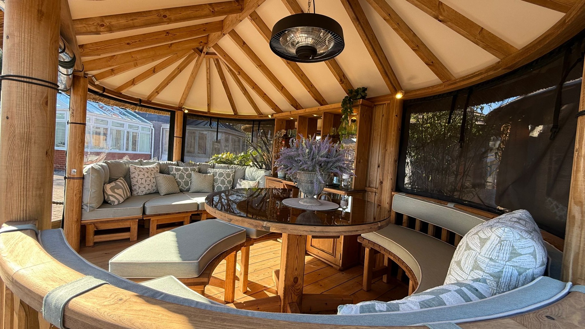 Oval Savannah Ex-Display available at Horsham (Sussex)