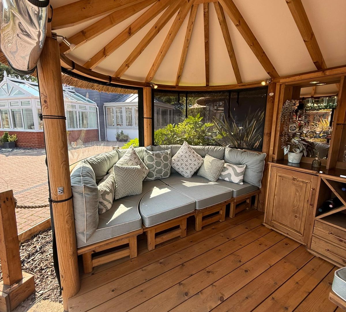 Oval Savannah Ex-Display available at Horsham (Sussex)