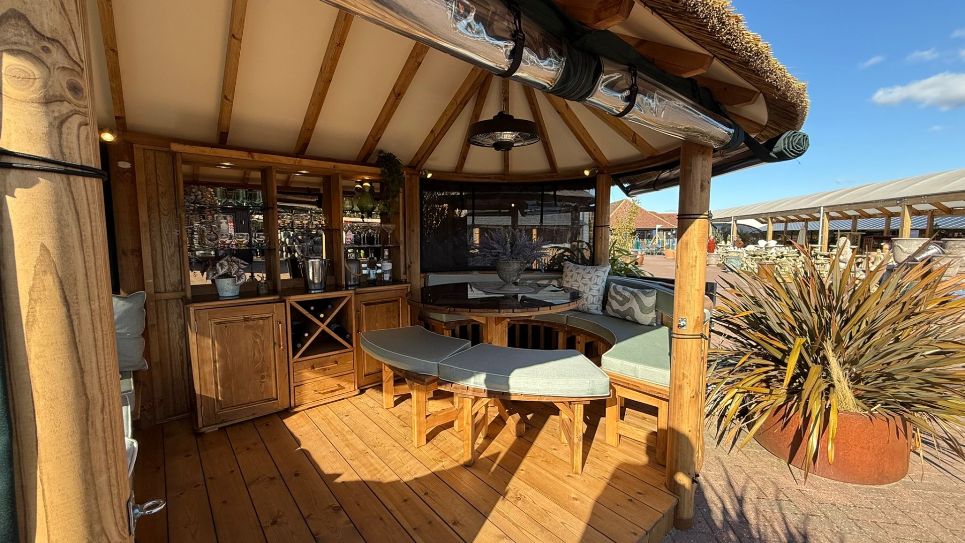 Oval Savannah Ex-Display available at Horsham (Sussex)