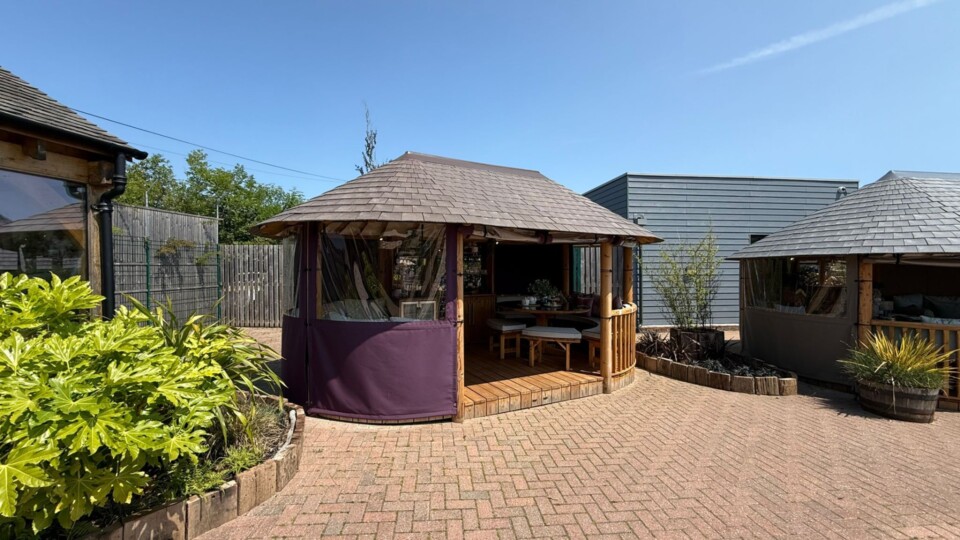 Oval Safari Ex-Display available at Horsham (Sussex)