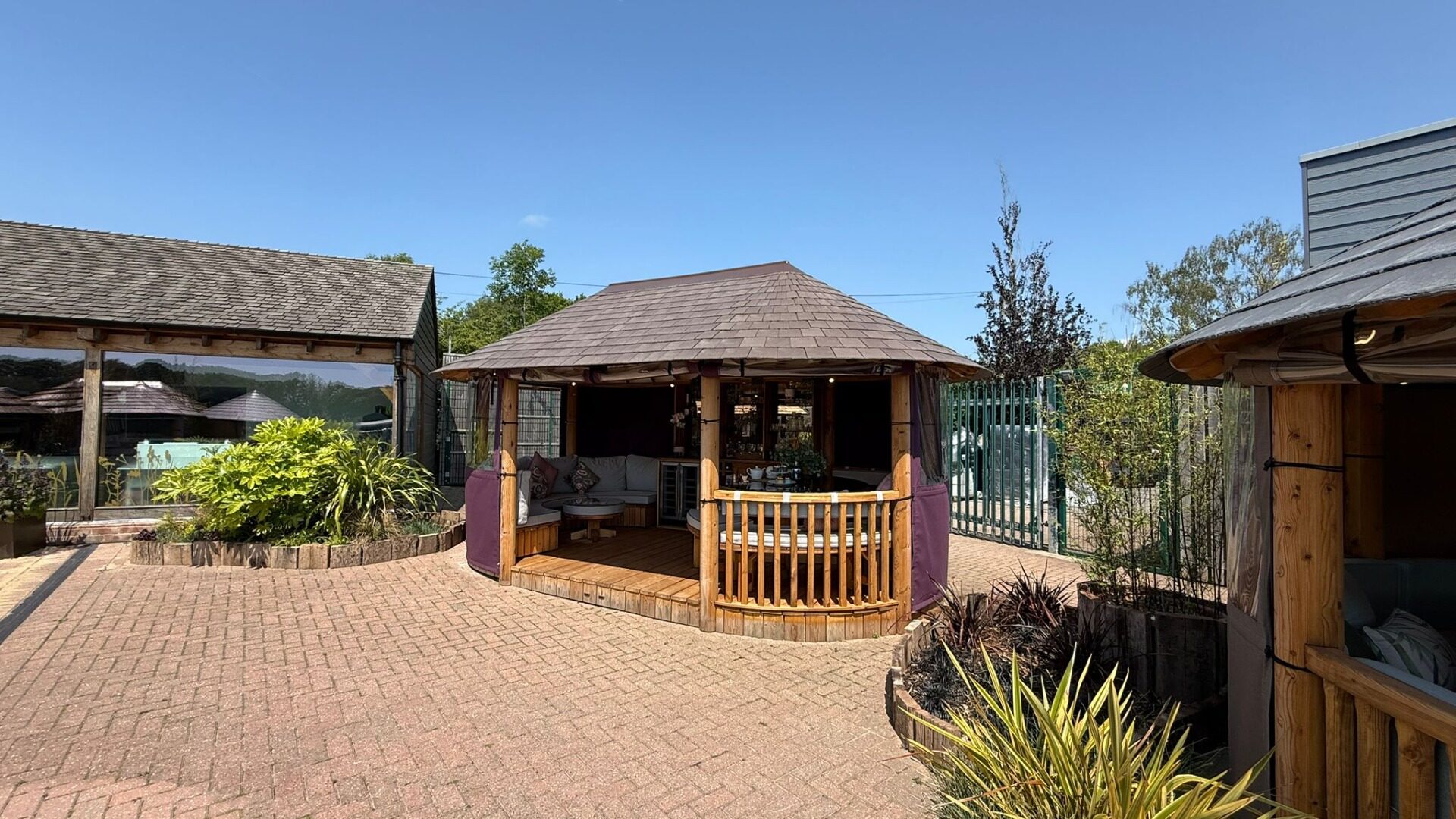 Oval Safari Ex-Display available at Horsham (Sussex)