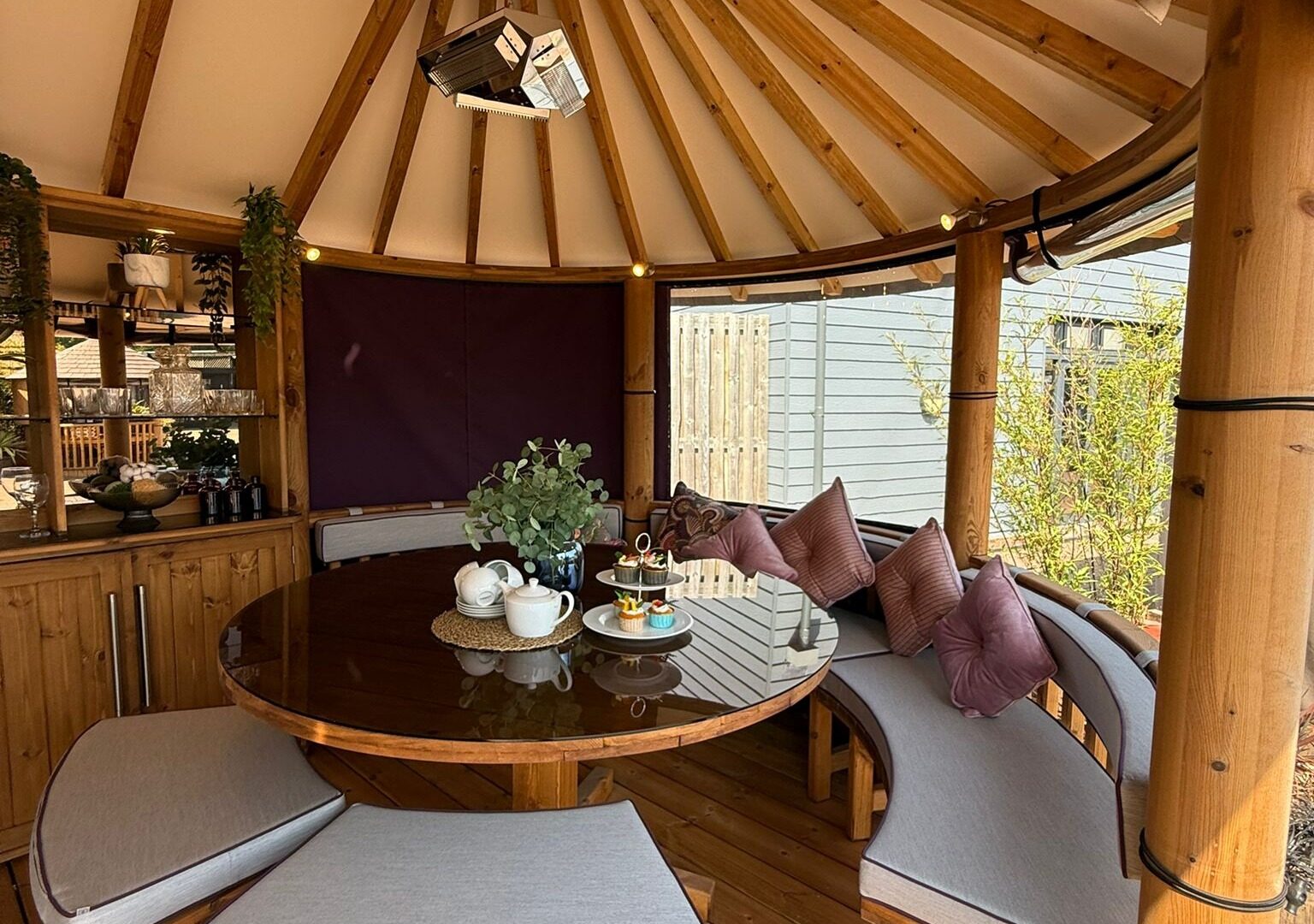 Oval Safari Ex-Display available at Horsham (Sussex)