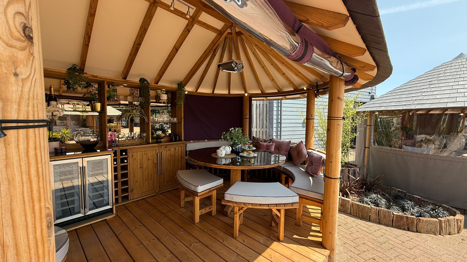 Oval Safari Ex-Display available at Horsham (Sussex)