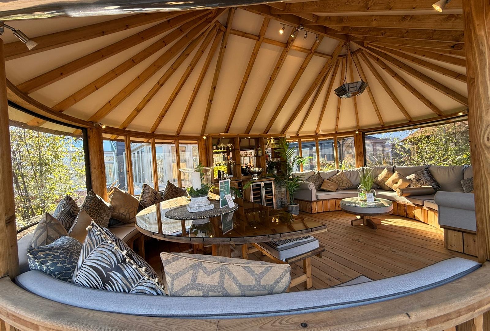 Oval Cape Ex-Display available at Horsham (Sussex)