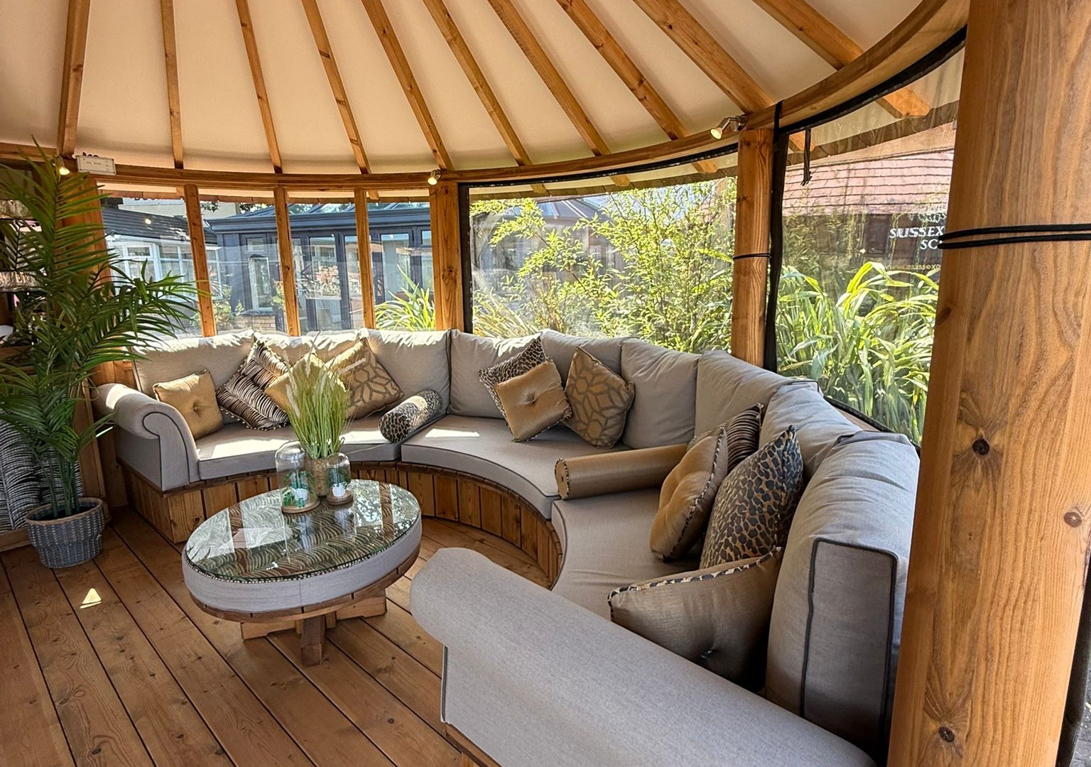 Oval Cape Ex-Display available at Horsham (Sussex)