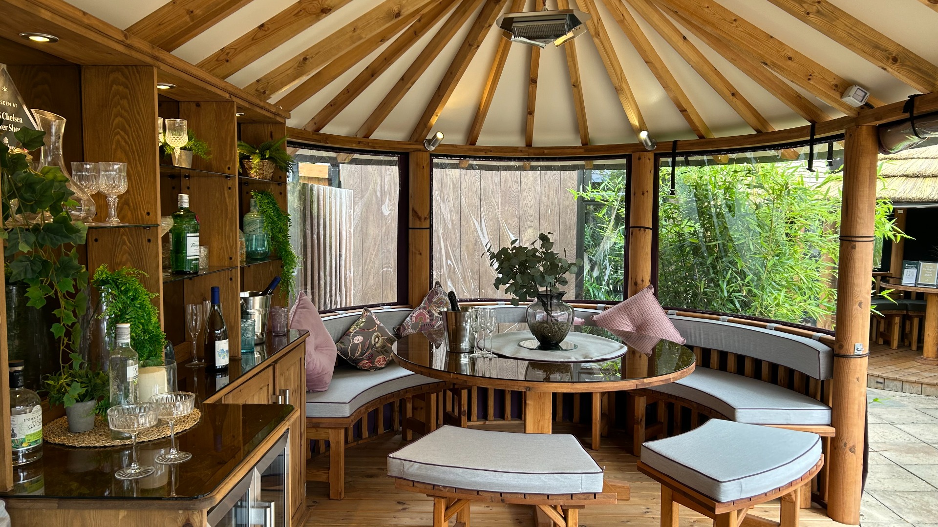 Oval Safari Ex-Display available at Chippenham (Wiltshire)