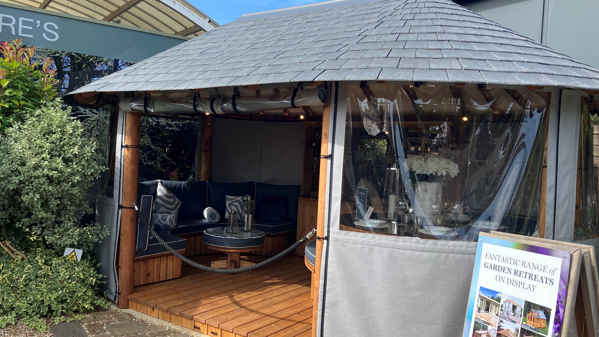 Oval Safari  Ex-Display available at Shepperton (Greater London)