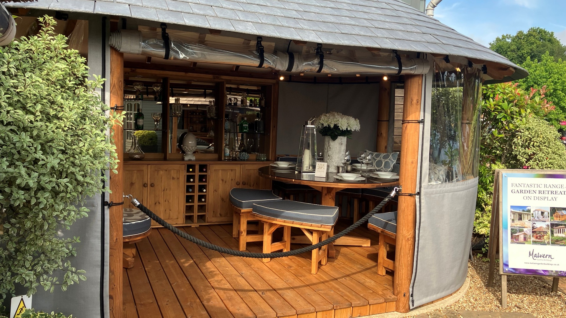 Oval Safari  Ex-Display available at Shepperton (Greater London)