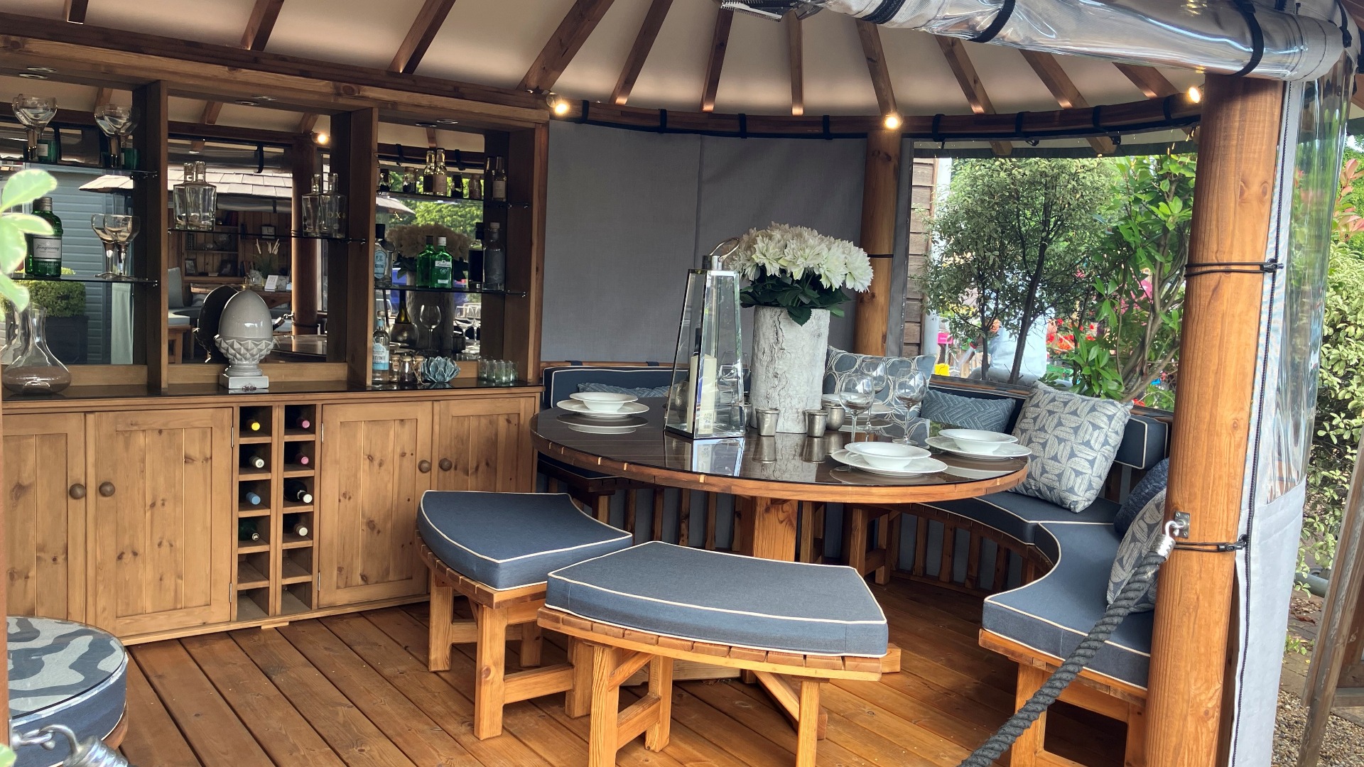 Oval Safari  Ex-Display available at Shepperton (Greater London)