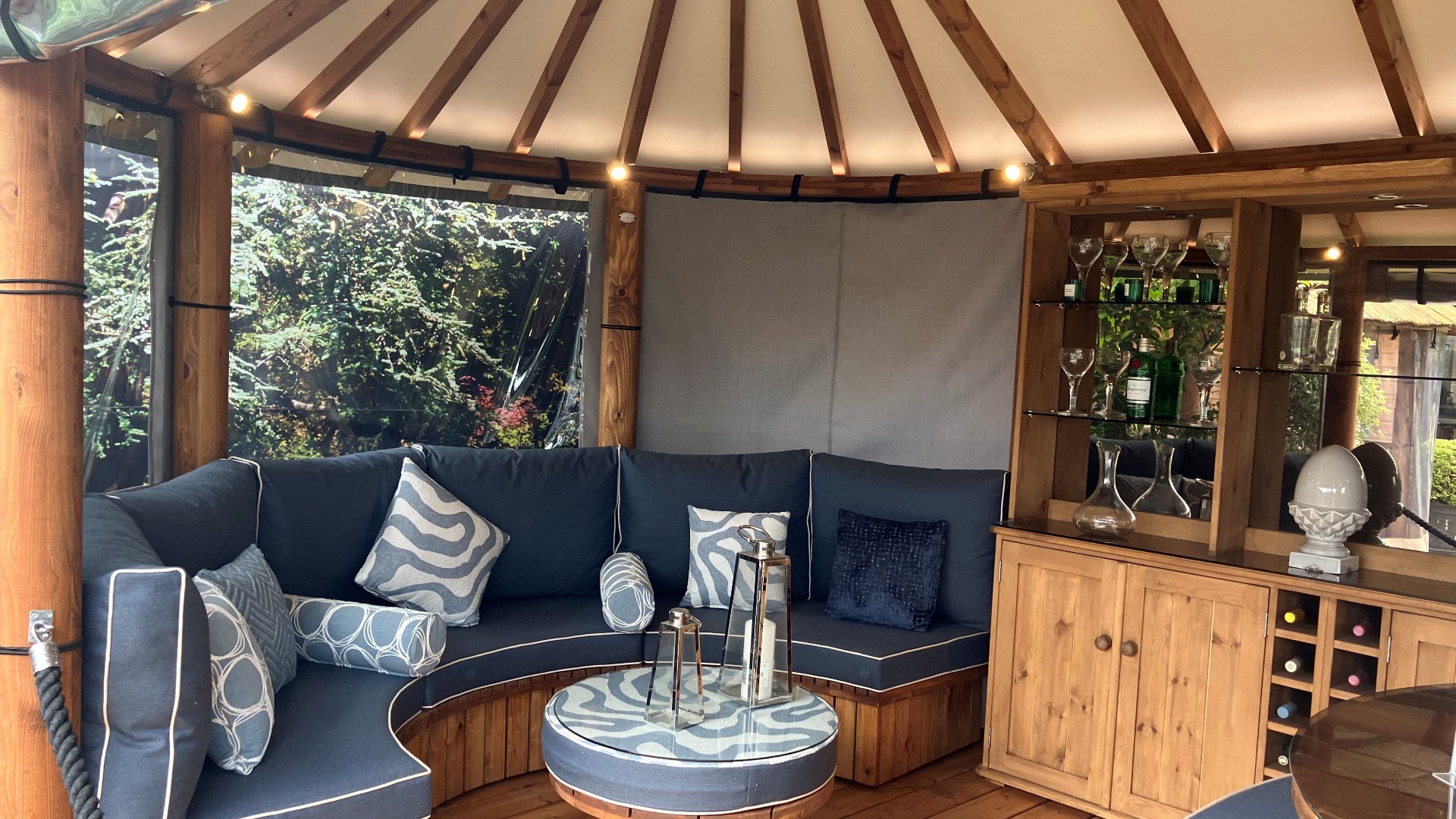 Oval Safari  Ex-Display available at Shepperton (Greater London)