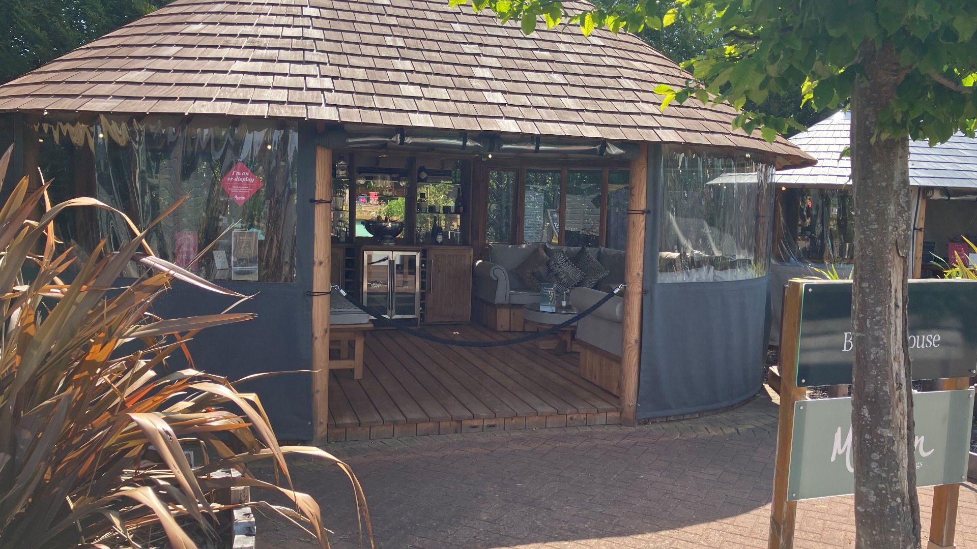 Oval Cape Ex-Display available at Shepperton (Greater London)