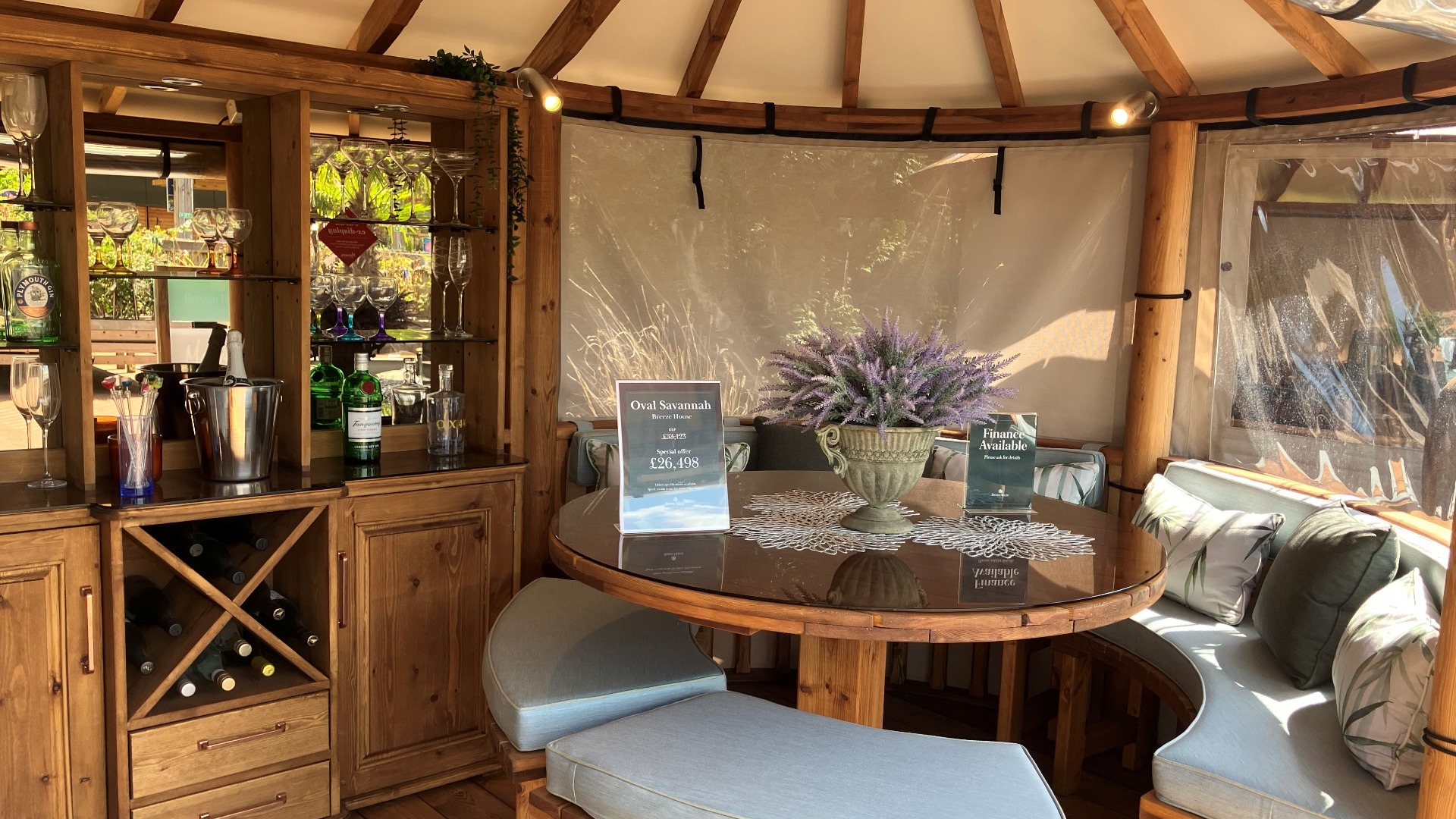 Oval Savannah Ex-Display available at Shepperton (Greater London)