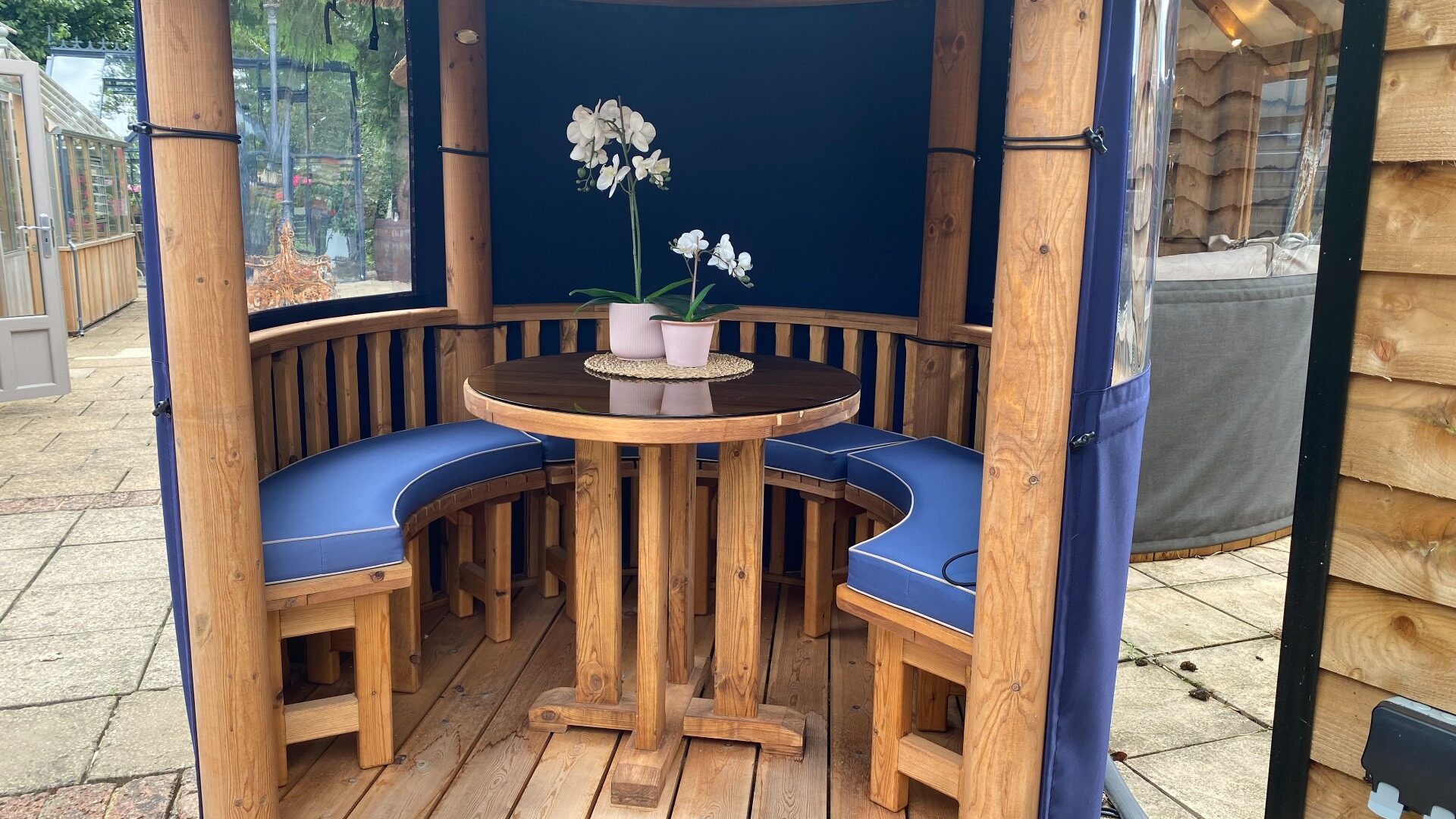 Oasis Ex-Display available at Chippenham (Wiltshire)