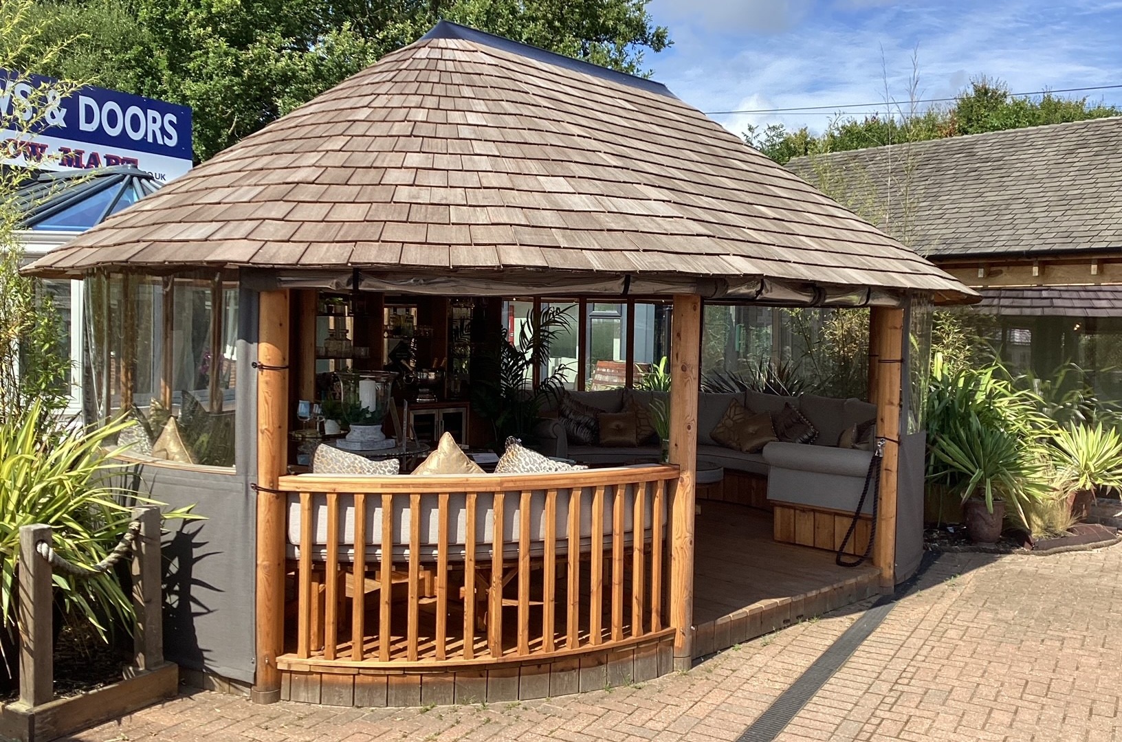 Oval Cape Ex-Display available at Horsham (Sussex)