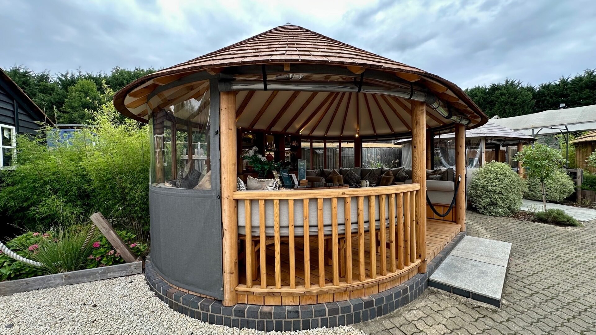 Oval Cape Ex-Display available at Abingdon (Oxfordshire)