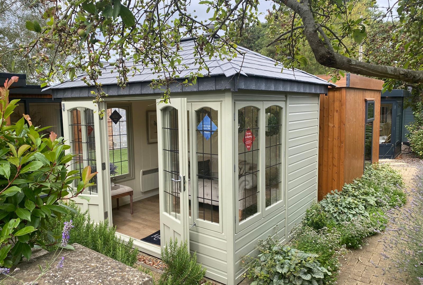 Ashton Ex-Display available at Cheltenham (Gloucestershire)