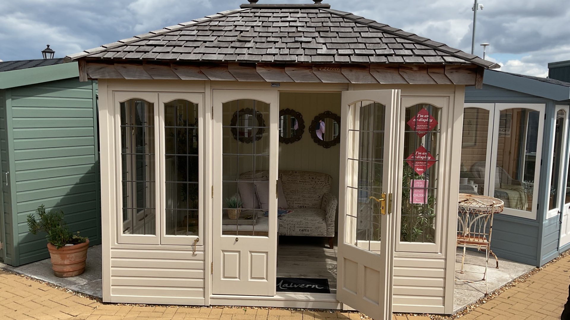 Ashton Ex-Display available at Nottingham (Nottinghamshire)