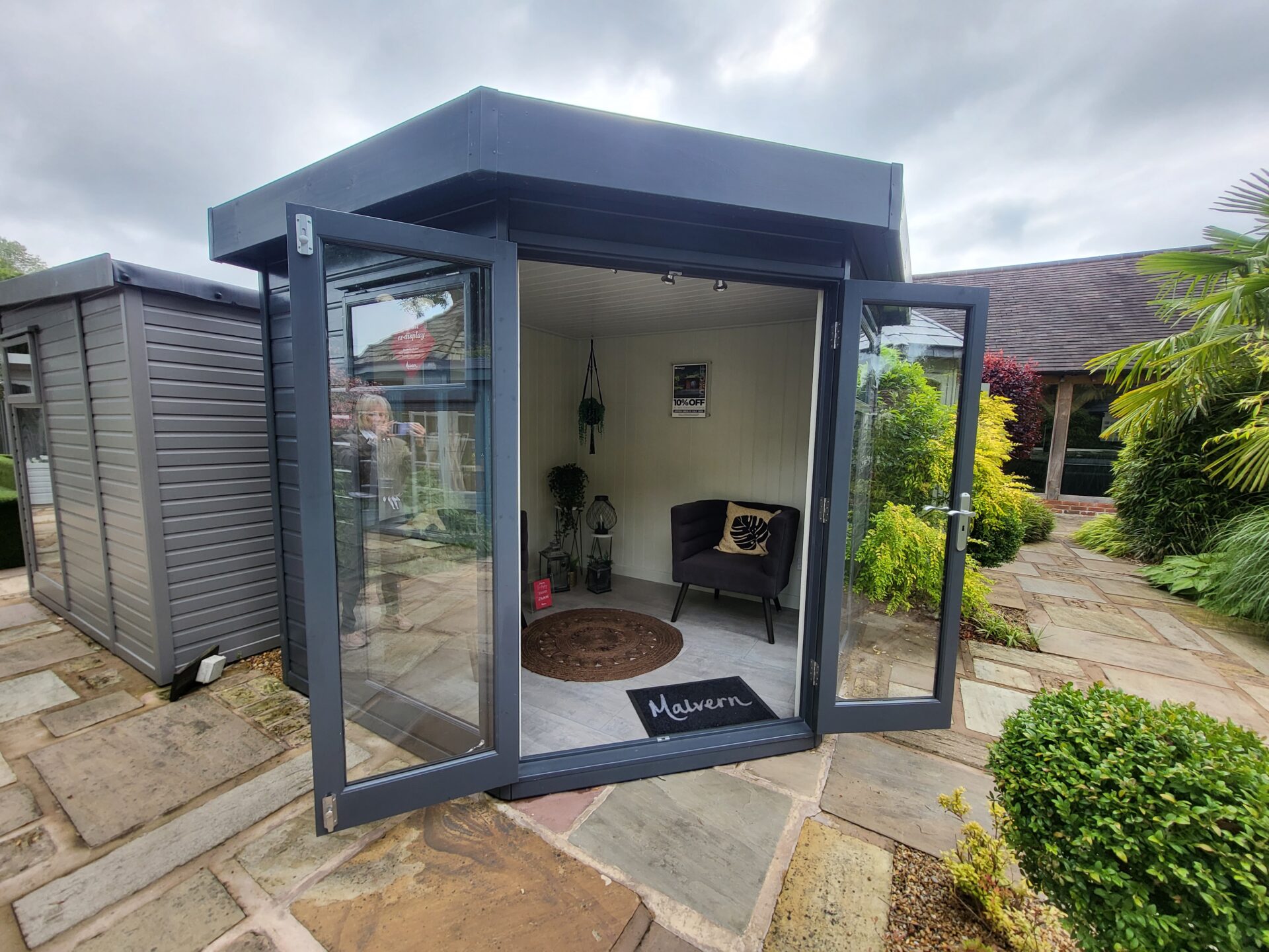 edm upload studio corner flat ex display bba
