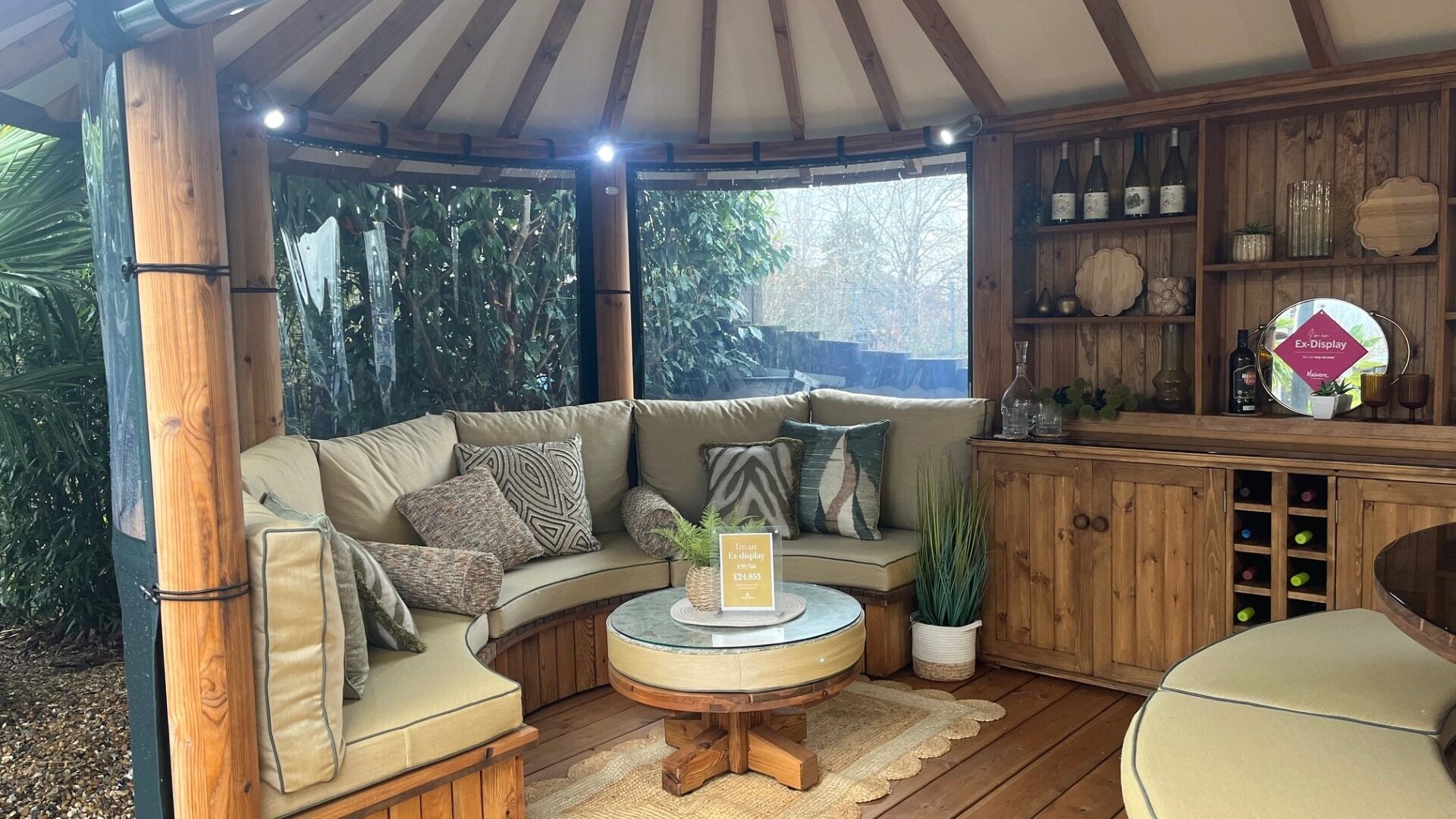 Oval Safari Ex-Display available at Buckingham (Buckinghamshire)
