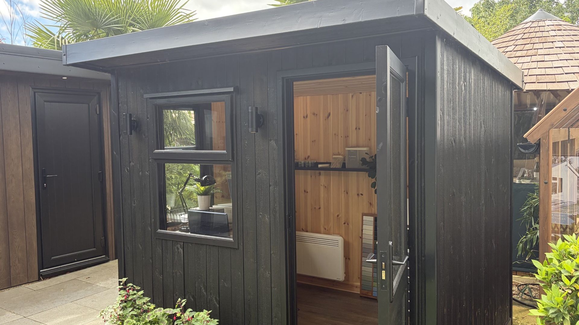 Studio Pent Ex-Display available at Buckingham (Buckinghamshire)