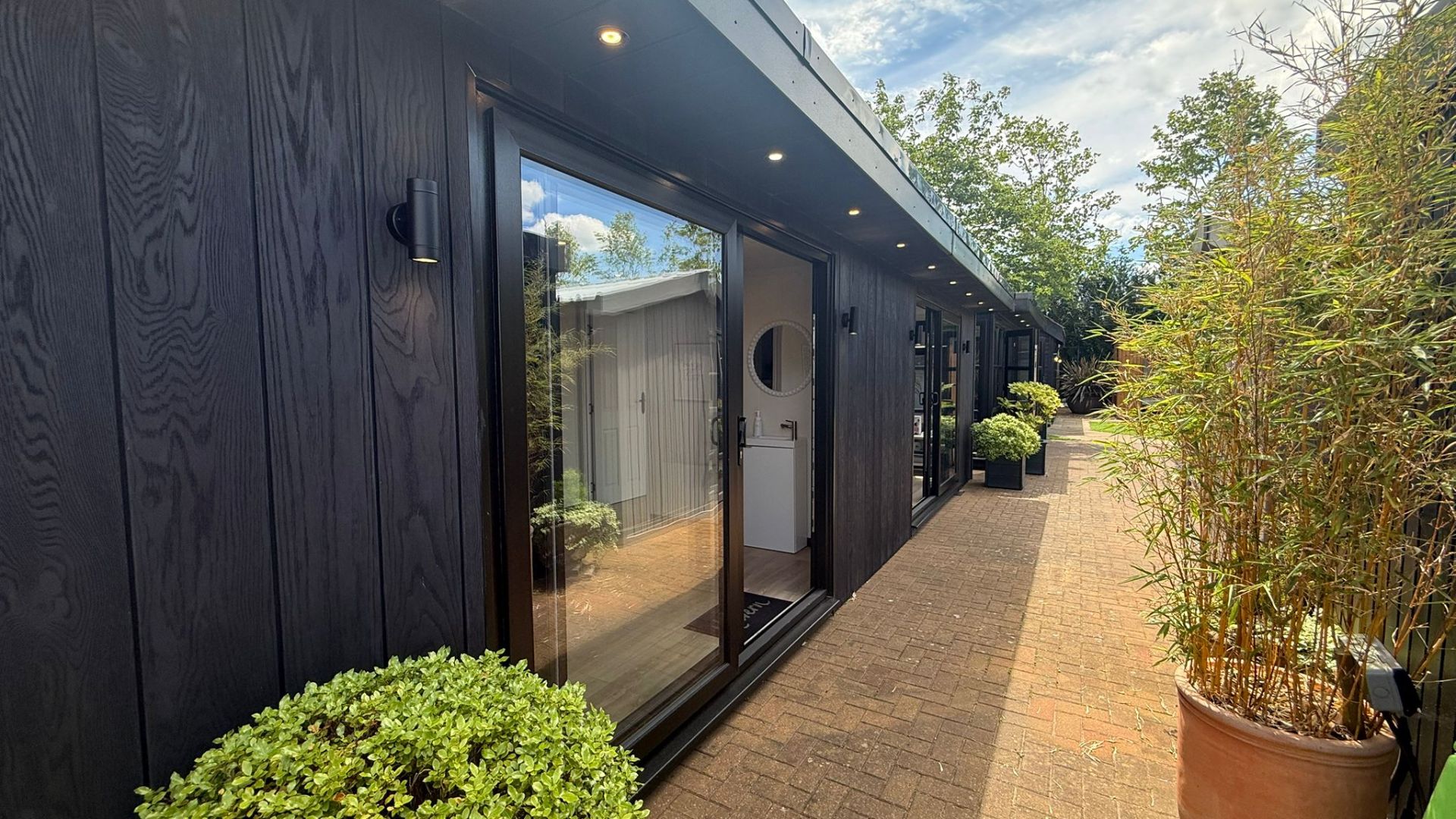 Hanley Flat Ex-Display available at Shepperton (Greater London)