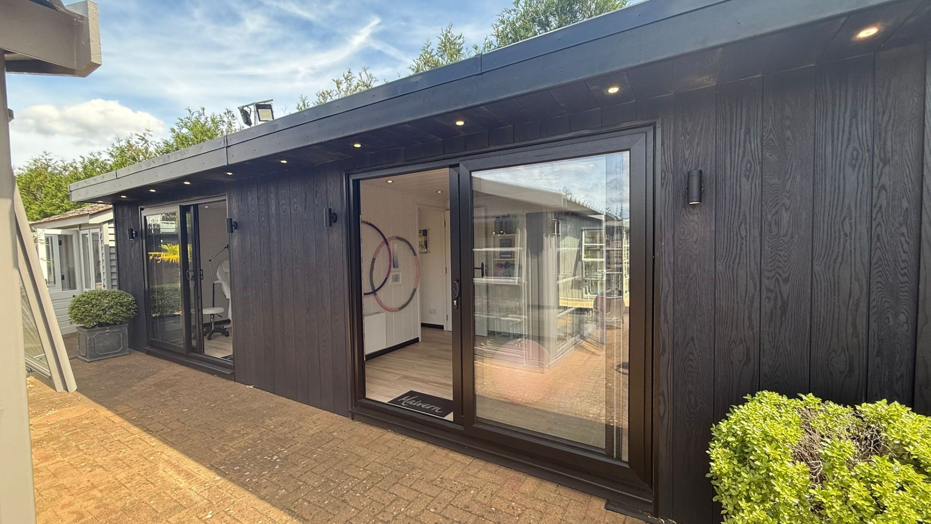 Hanley Flat Ex-Display available at Shepperton (Greater London)