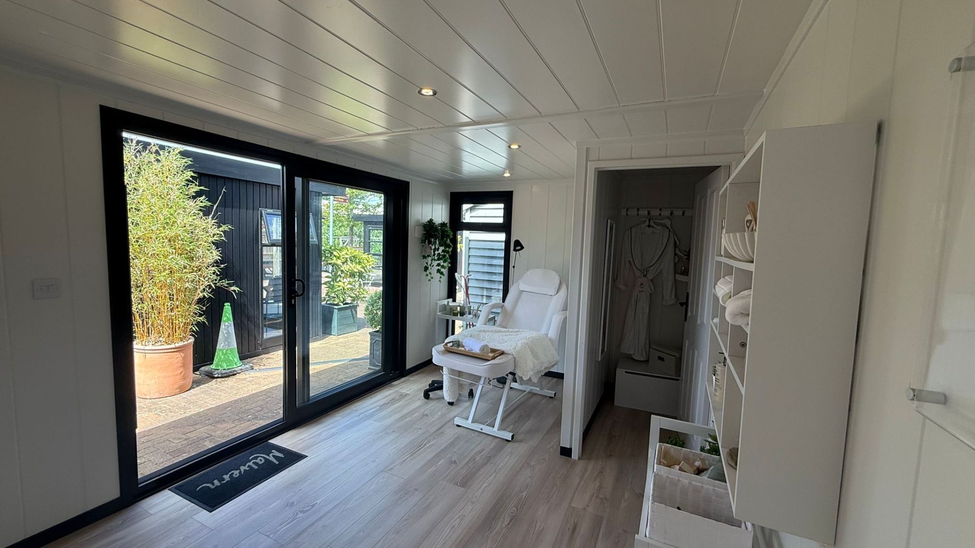 Hanley Flat Ex-Display available at Shepperton (Greater London)