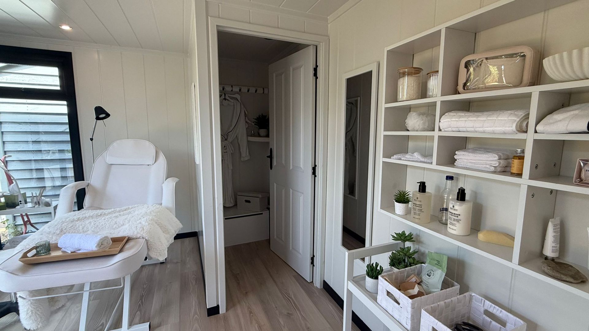 Hanley Flat Ex-Display available at Shepperton (Greater London)