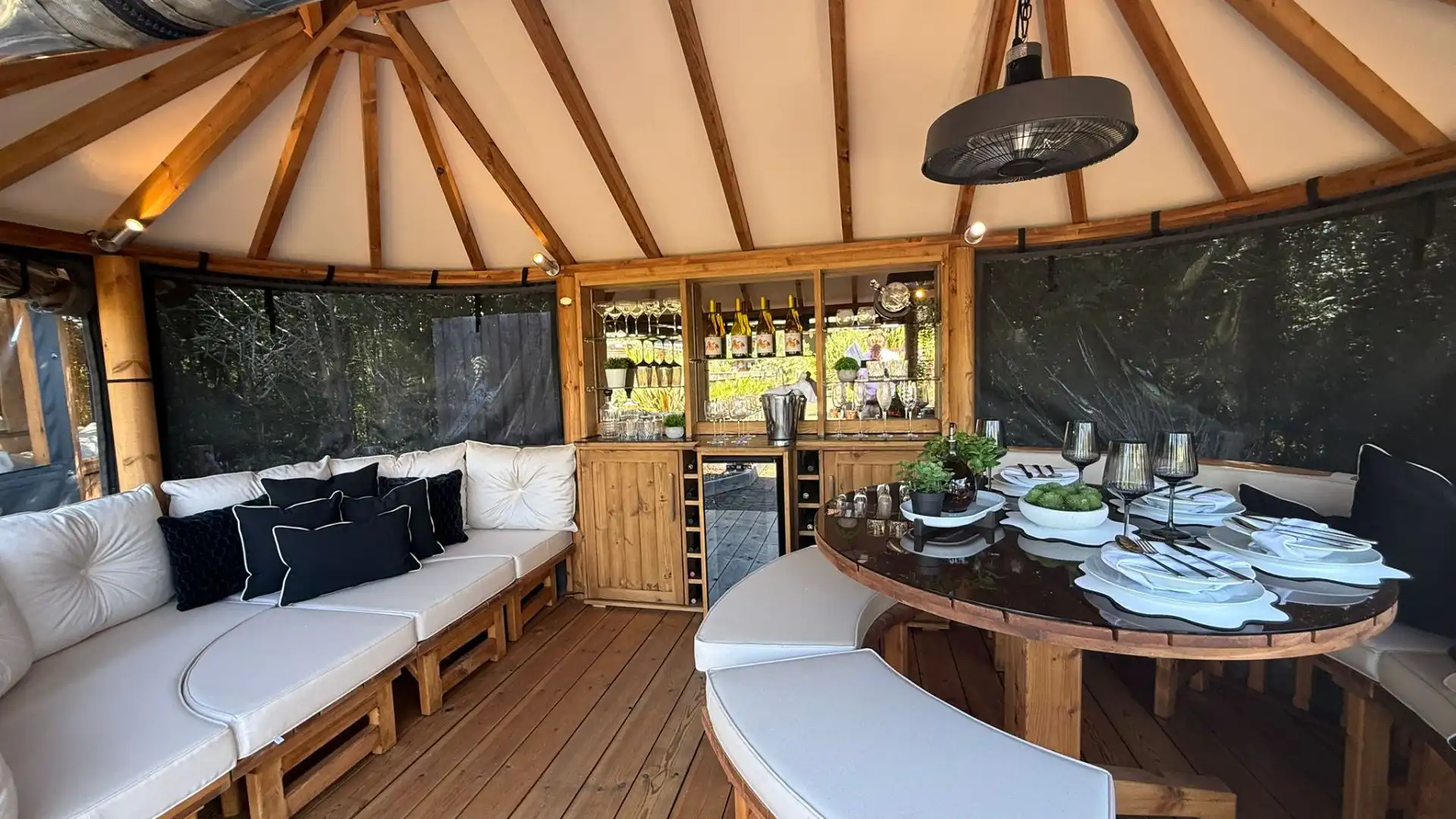 Oval Savannah Ex-Display available at Shepperton (Greater London)