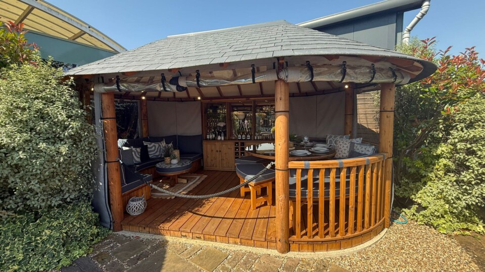 Oval Safari Ex-Display available at Shepperton (Greater London)