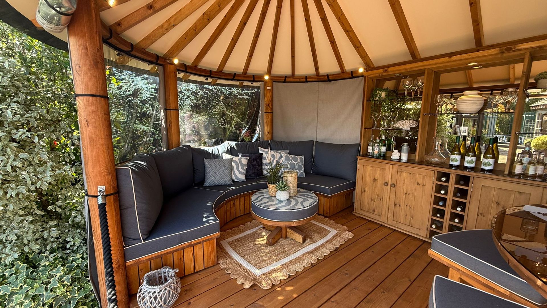 Oval Safari Ex-Display available at Shepperton (Greater London)
