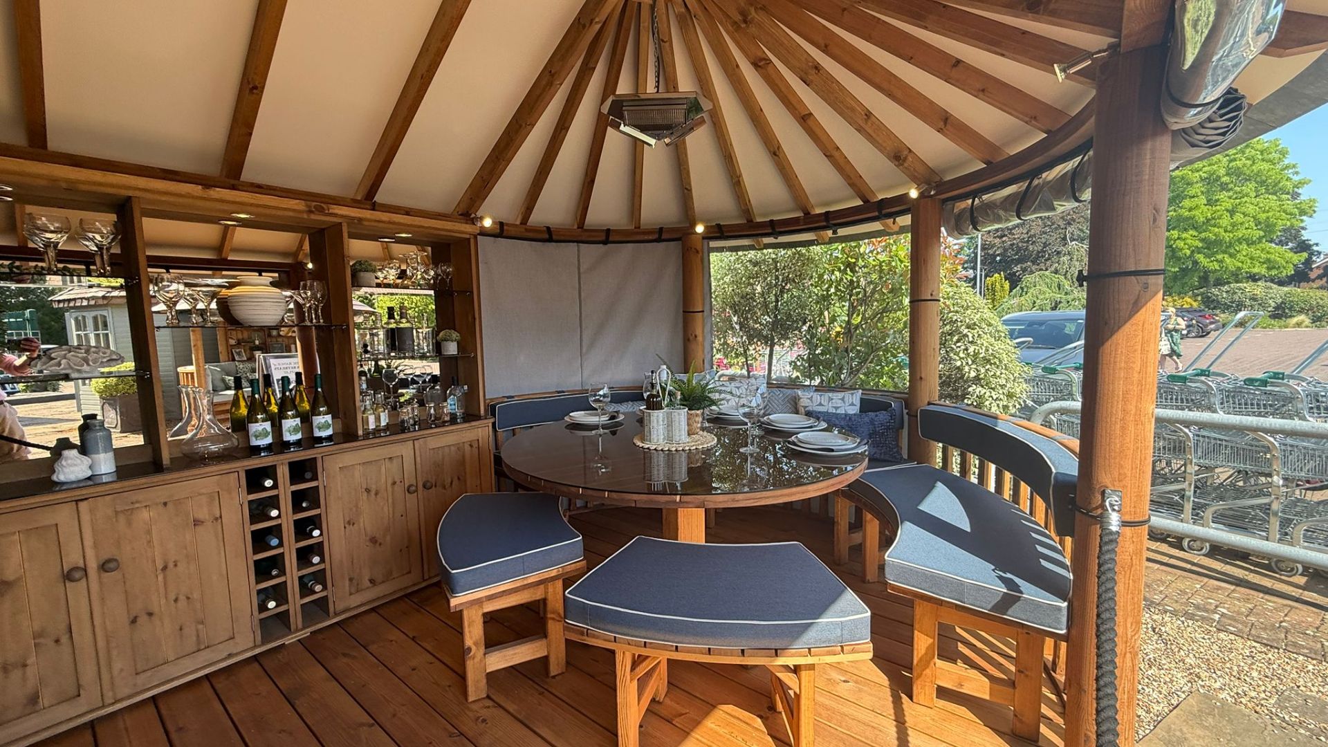 Oval Safari Ex-Display available at Shepperton (Greater London)