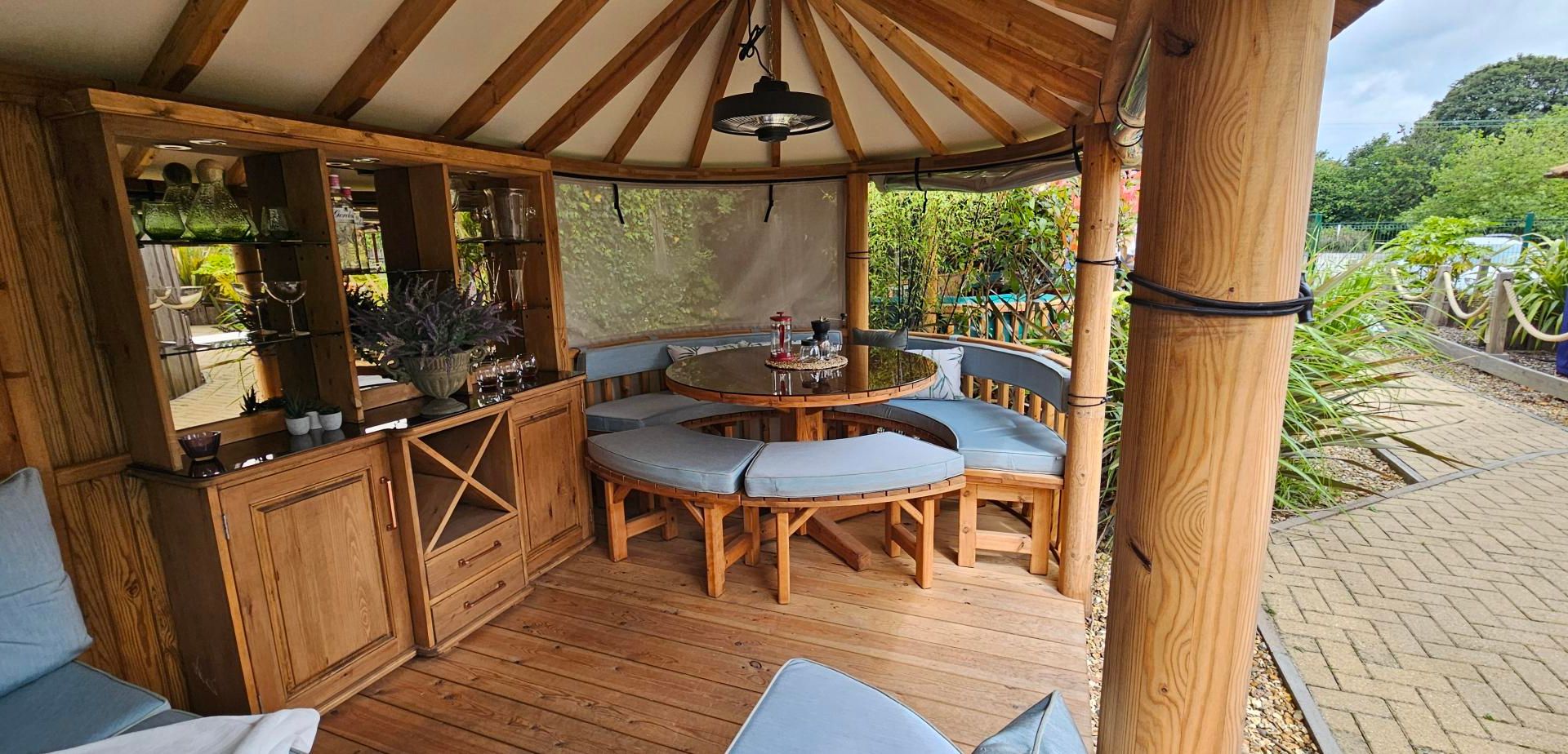 Oval Savannah Ex-Display available at Plymouth (Devon)