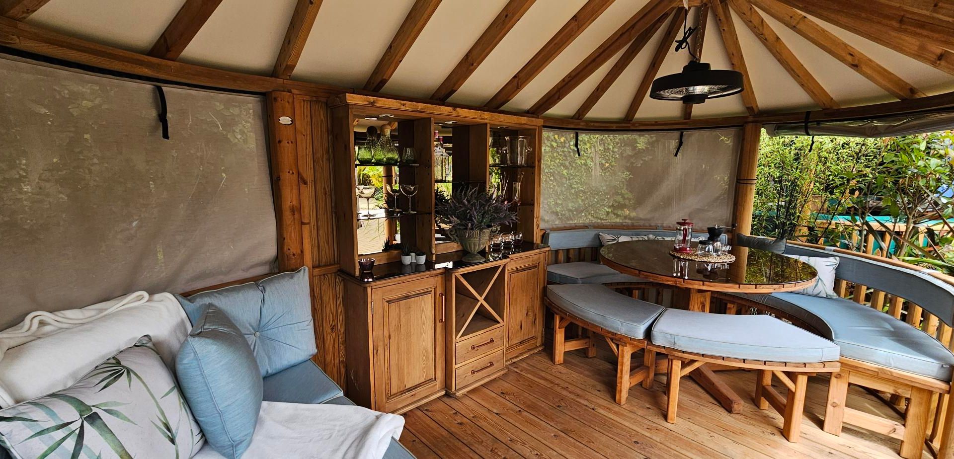 Oval Savannah Ex-Display available at Plymouth (Devon)