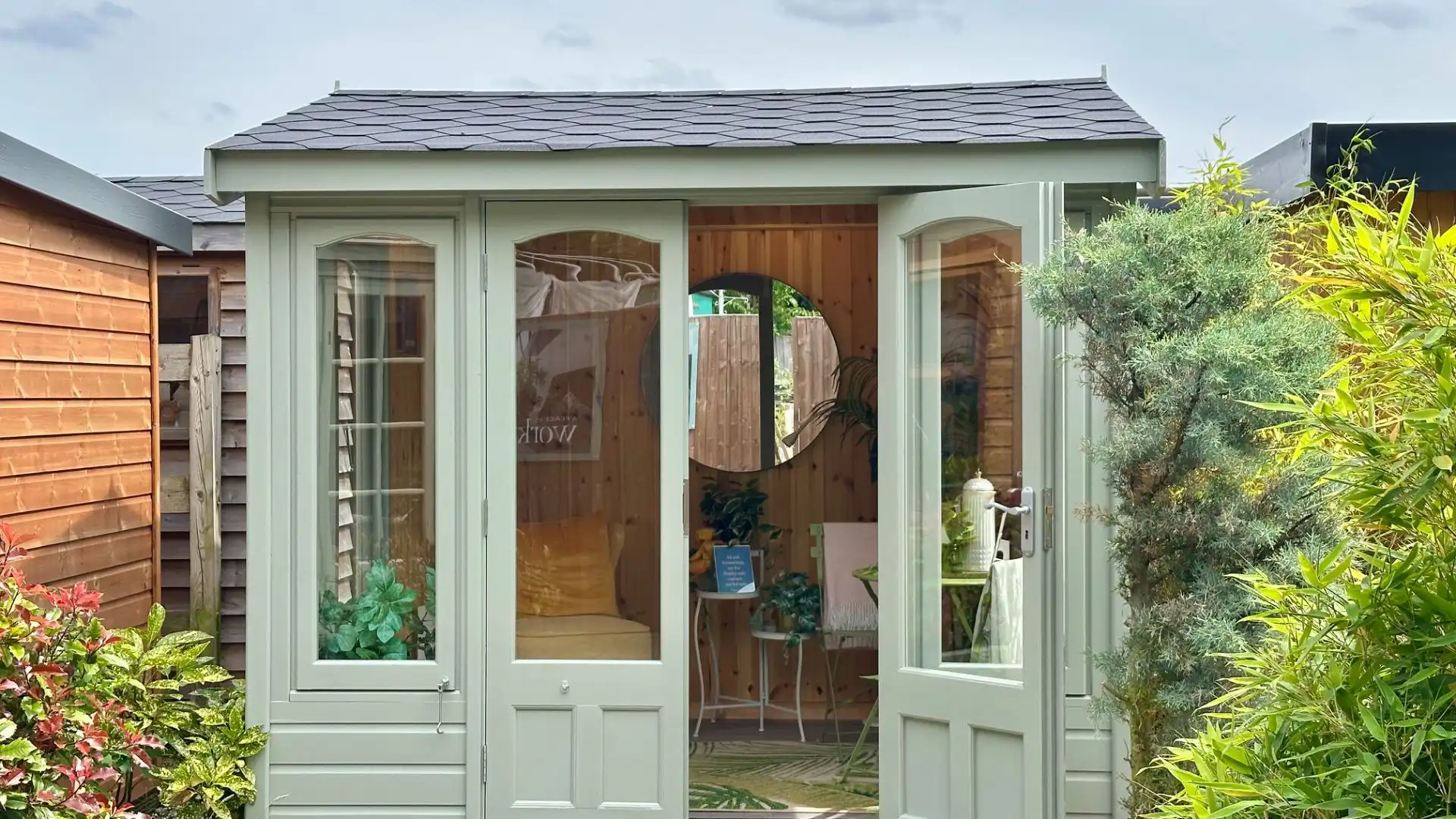 Astwood Ex-Display available at Abingdon (Oxfordshire)