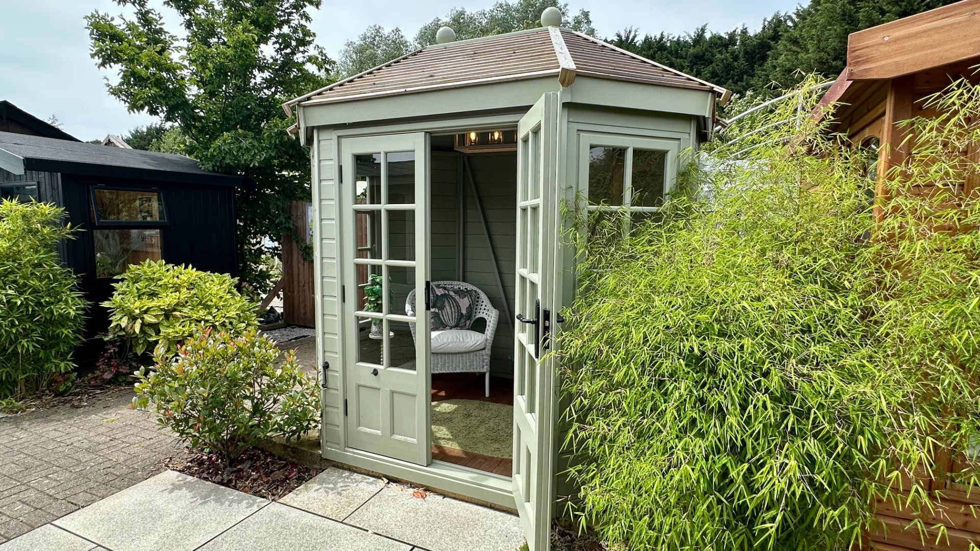 Hoton Ex-Display available at Abingdon (Oxfordshire)